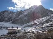 Salita da Colere al Rifugio Albani (1939 m.) con la prima neve il 20 ottobre 2010 - FOTOGALLERY